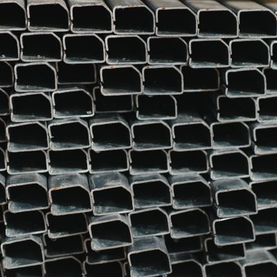 Destek sacı, Pvc Destek Sacı, HL Metal Demir Çelik Sanayi, Stack of rolled metal products, perspective view of steel pipes of rectangular cross-section